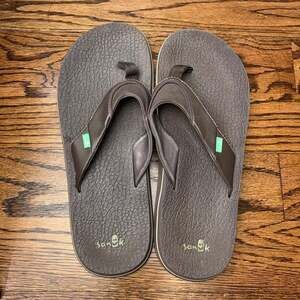 Sanuk Men's Beer Cozy Flip Flop Sandals Brown